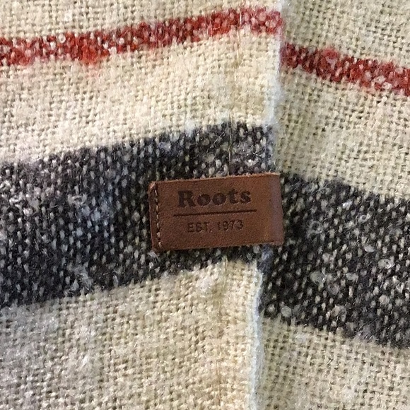 GUC Roots Blanket Scarf - Picture 3 of 5